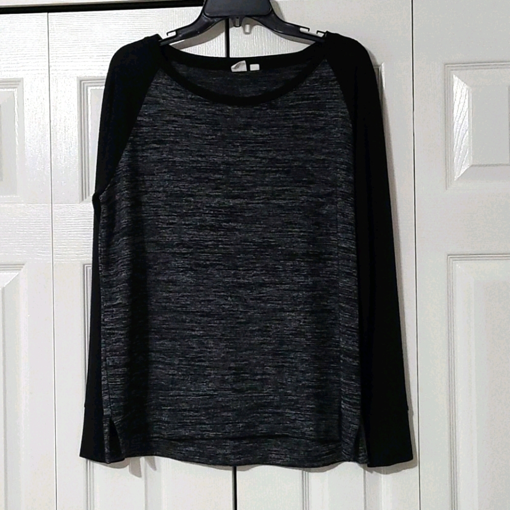 Black and Gray Gap Top